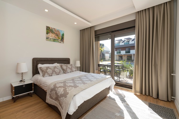 Suit Oda, Kara Manzaralı