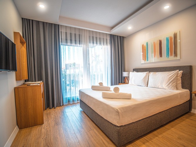 Suit Oda, Havuz Manzaralı