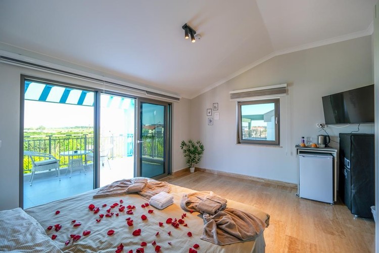 Aile Teras Odası (Teraslı)