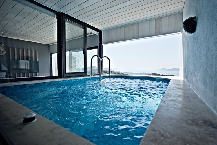 Superior Oda, Havuz Manzaralı