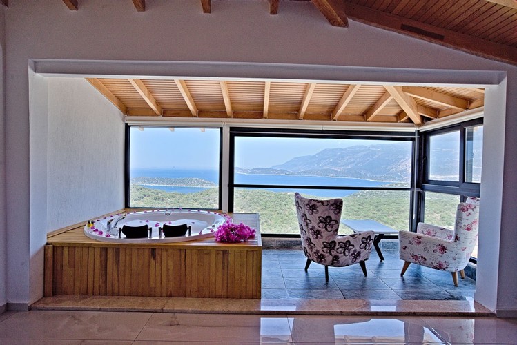 Comfort Suit Oda, Deniz Manzaralı (Jakuzi)