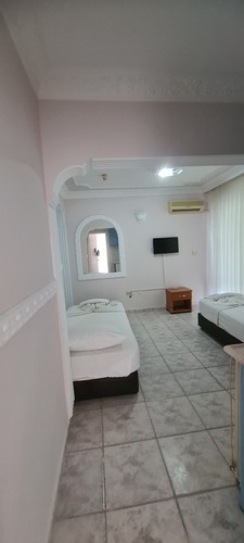 Family Room, Land View