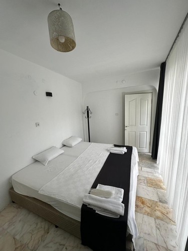 Aile Odası, Havuz Manzaralı (Balkonlu)