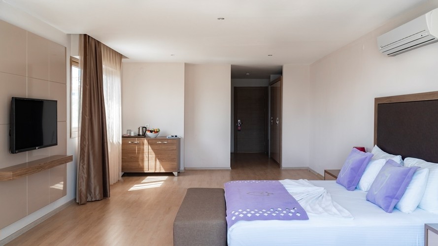 Superior Oda, Kara Manzaralı