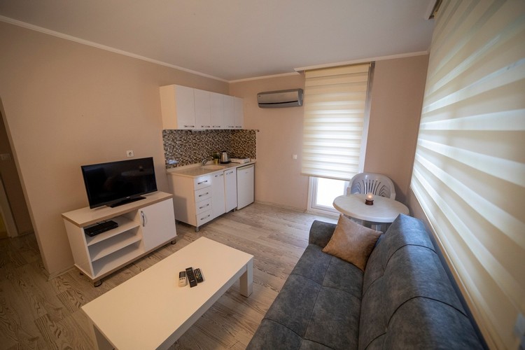 Suit 1+1 Daire Oda, Kara Manzaralı