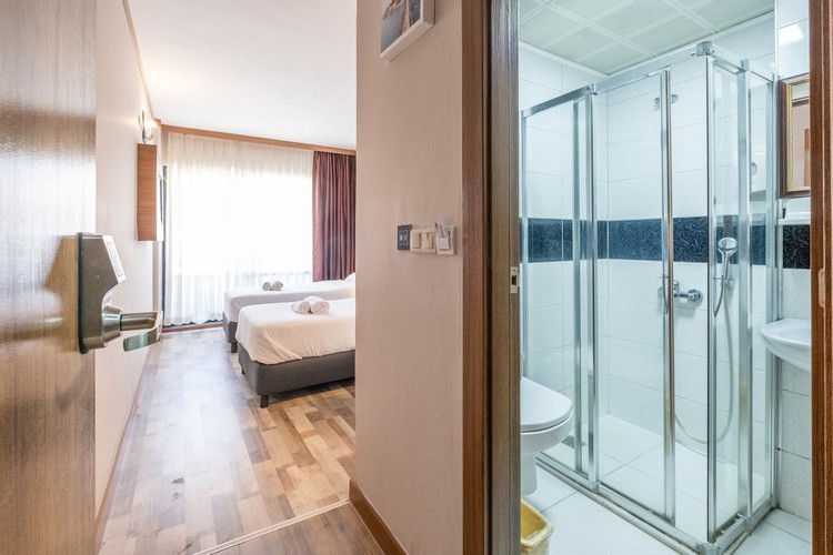 İki Ayrı Yataklı, Deniz Manzaralı