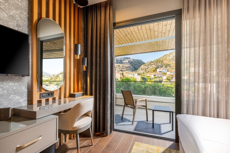 Comfort Oda, Kara Manzaralı