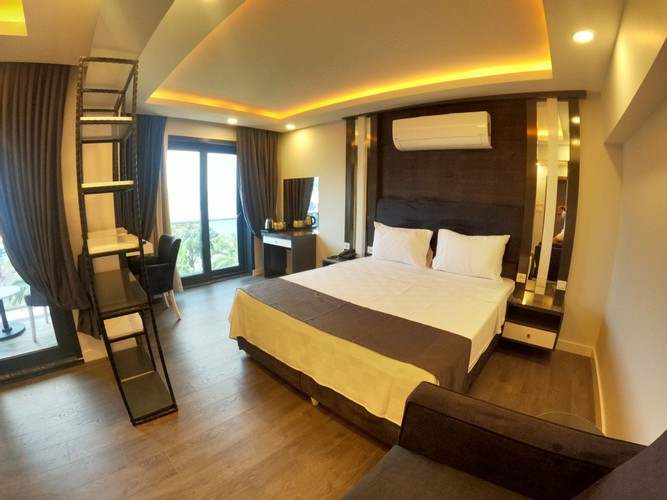 Standard Room, Partial Sea View