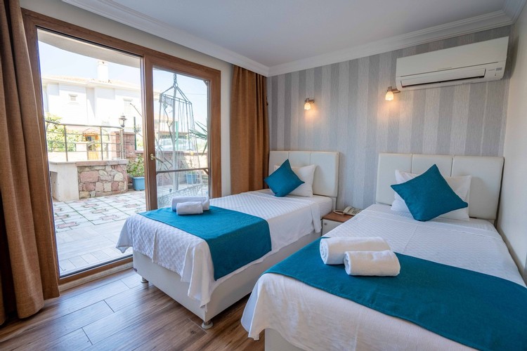 Suite Garden Floor Room, Garden View