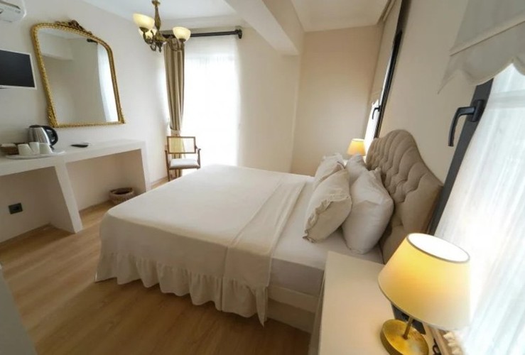 Triple Avlu Manzaralı Balkonlu