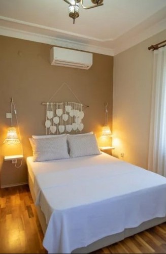 Comfort Room, Land View