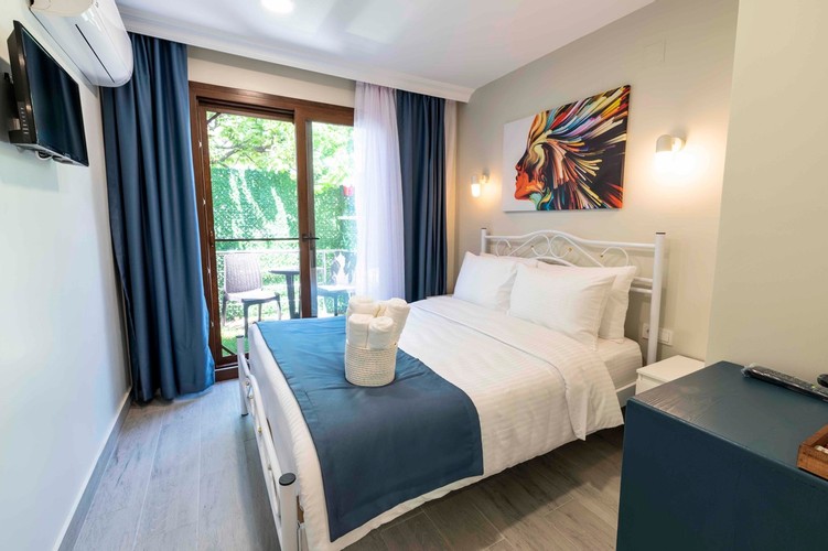 Çift Kişilik Bahçeli Ve Deniz Manzaralı