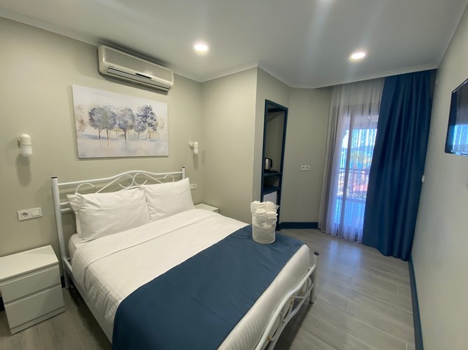 Çift Kişilik Balkonlu Deniz Manzaralı (12-15M2)