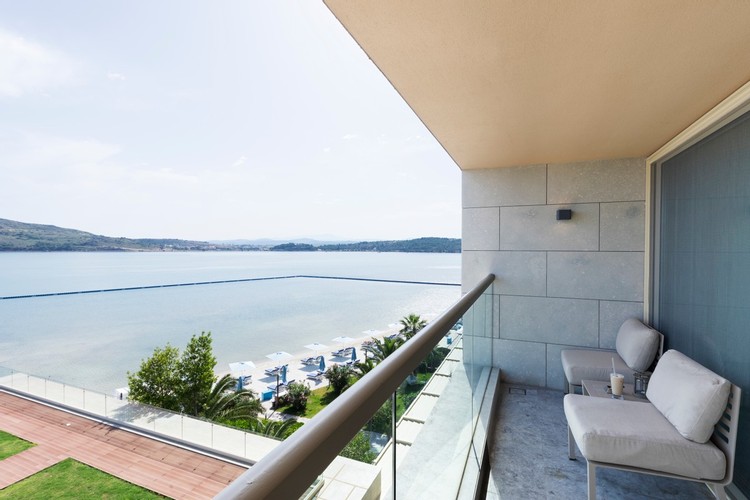 Superior Oda, Kısmi Deniz Manzaralı