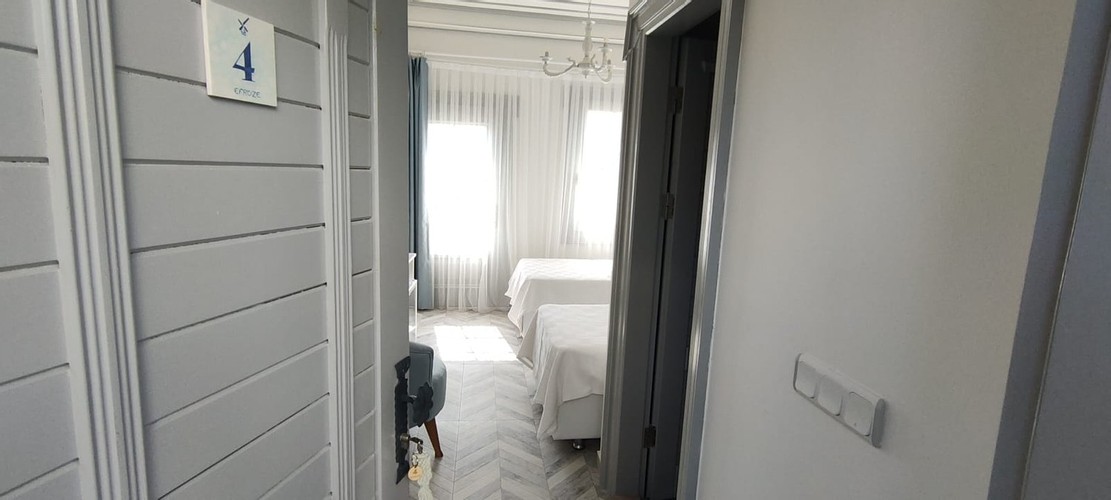 Iki Ayrı Yataklı Oda, Bahçe Manzaralı