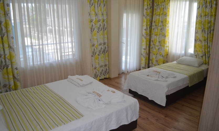 Standard Room (3 Person, Balcony)