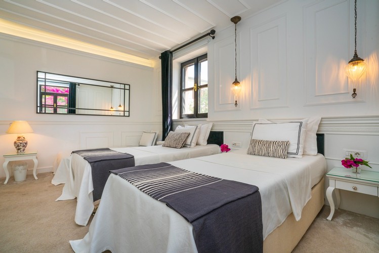 Deluxe Luxury Room (4 Person)