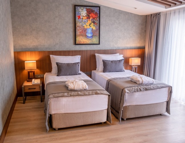 Deluxe Triple Dağ Manzaralı