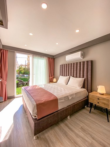 Suit Oda, Bahçe Manzaralı