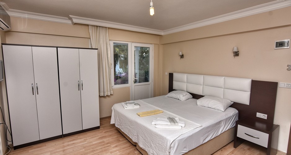 İki Kişilik Havuz Manzaralı Oda