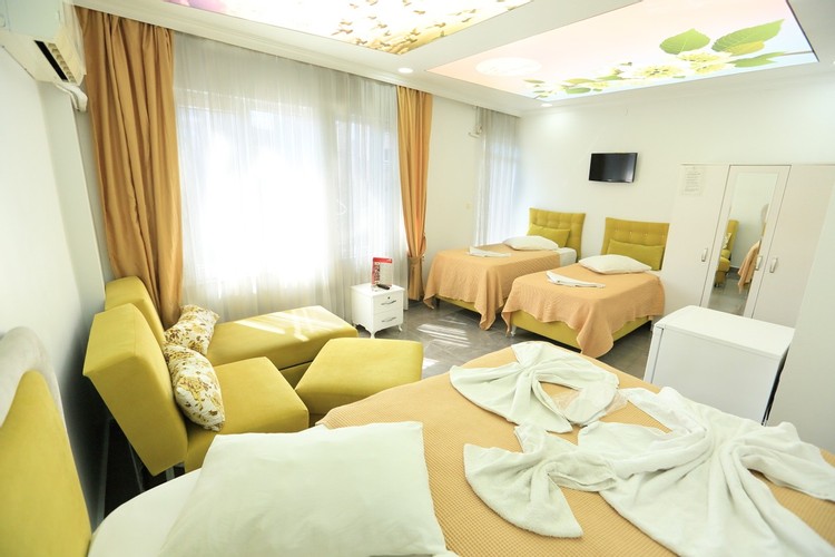 Aile Odası, Kara Manzaralı (Balkonlu)