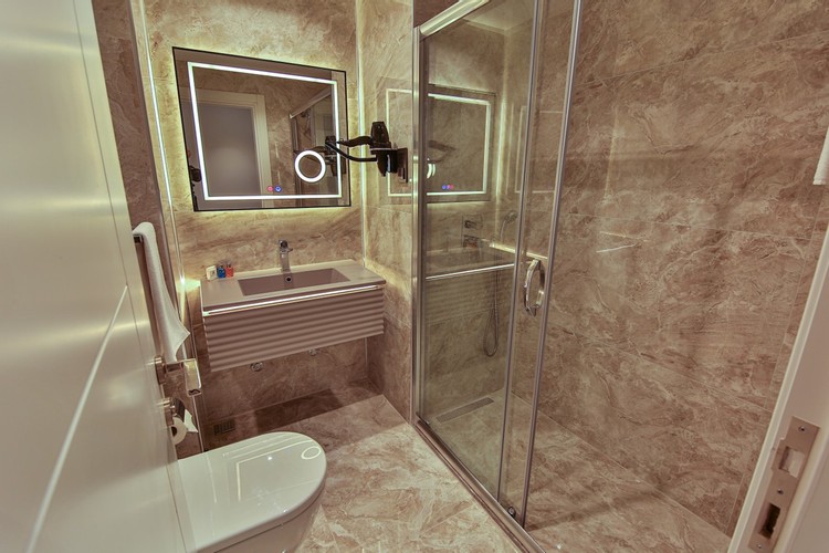 Economy Room, Viewless