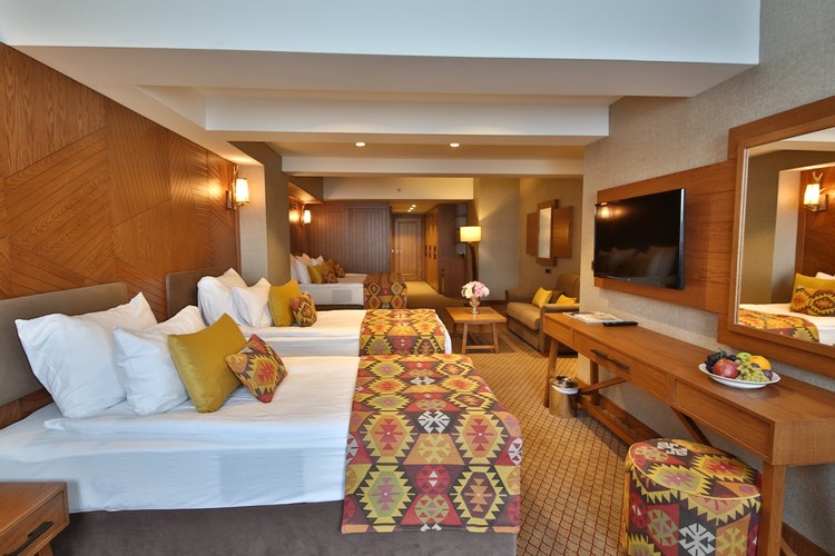 Superior Room (4 Person)