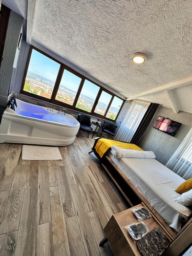 Suite Room (Jacuzzi)
