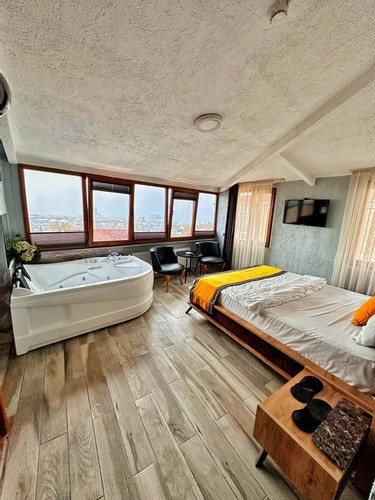 Suite Room, City View (Jacuzzi)