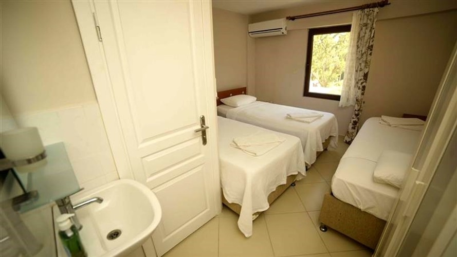 Zemin Kat Oda, Bahçe Manzaralı (3 Kişilik)