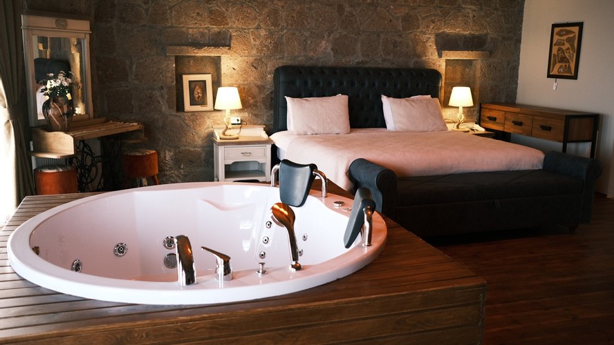 Honeymoon Suite Room