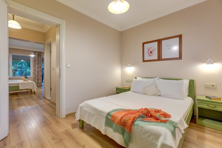 Aile Odası, Bahçe Manzaralı