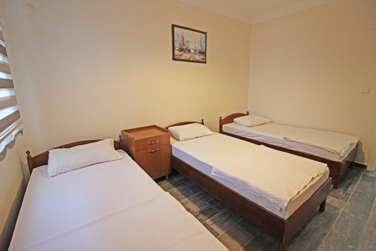 Economy Room, Viewless (3 Person)