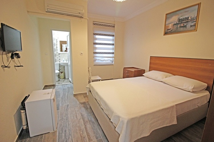 Economy Room, Viewless