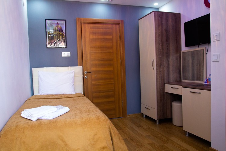 Standard Room (1 Person)