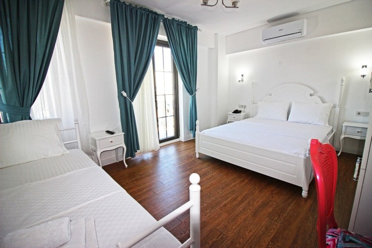 Deluxe Has Balcony Room (3 Person, Balcony)