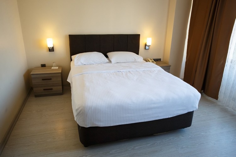 Standart Oda, Kara Manzaralı