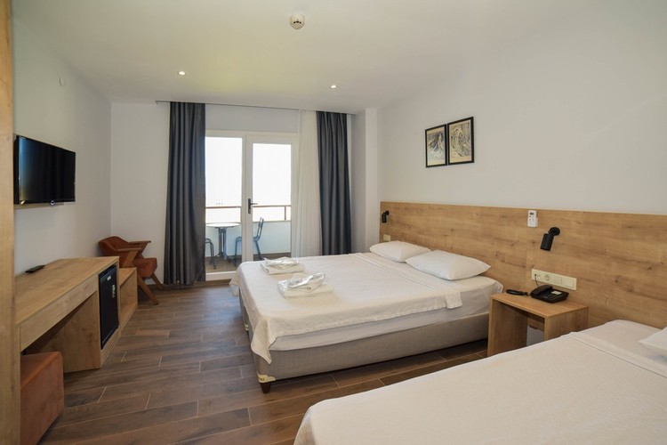 Standard Room (4 Person)