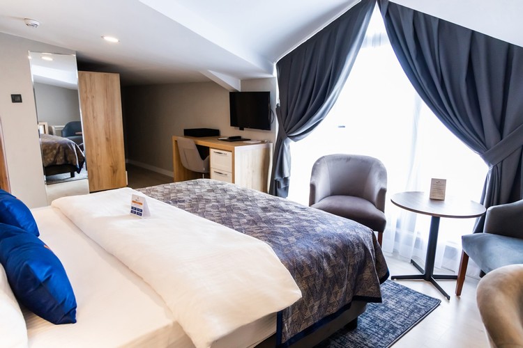 Queen Room (Terrace)