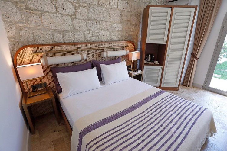 Bungalov, Havuz Manzaralı