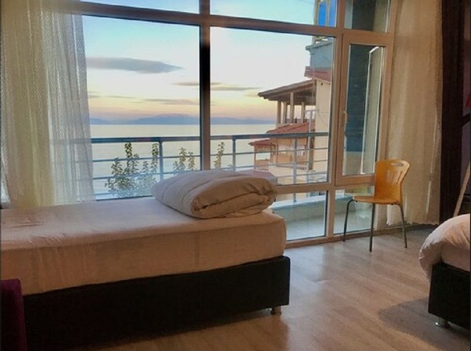 Aile Studio Odası, Göl Manzaralı