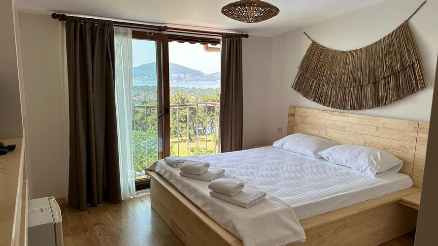 Çatı Oda, Deniz Manzaralı