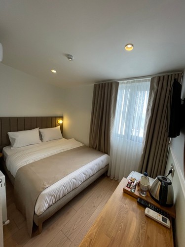 Deluxe Single Room (1 Person)