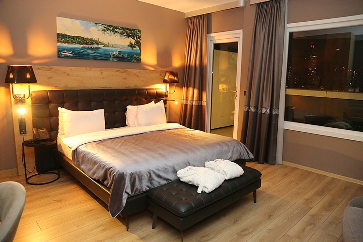 Suite Room, Land View