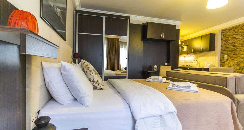 Deluxe Luxury Suit Oda