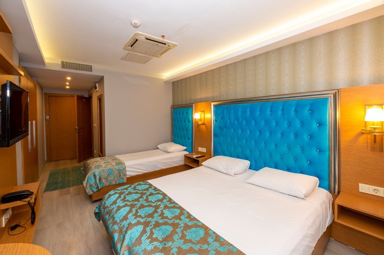 Deluxe Room (3 Person)