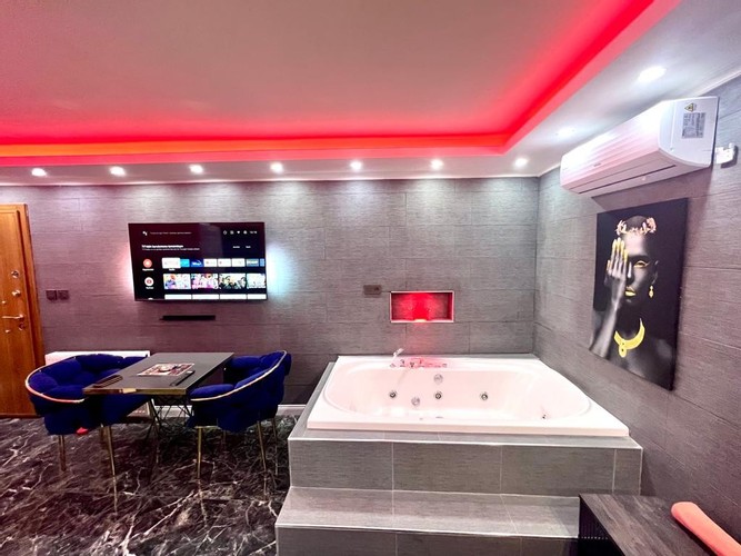 Suit Oda, Bahçe Manzaralı (Jakuzi)