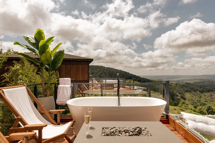 Deluxe Luxury Suit Oda