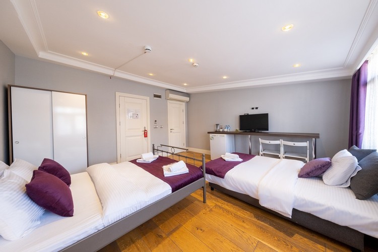 Deluxe Room (3 Person)