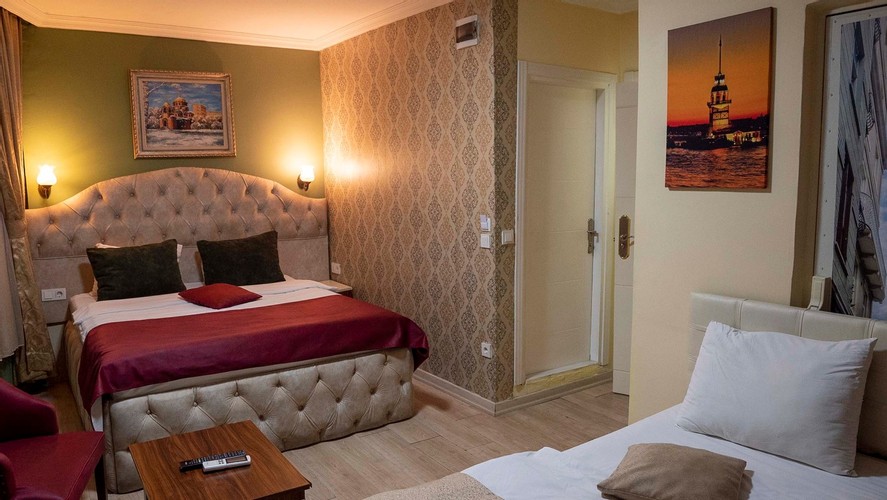 Deluxe Suit Oda, Şehir Manzaralı (3 Kişilik, Balkonlu)